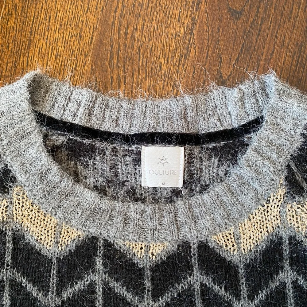 ❄️ CULTURE GREY BLACK GOLD CHEVRON LOOSE FIT KNIT SWEATER!